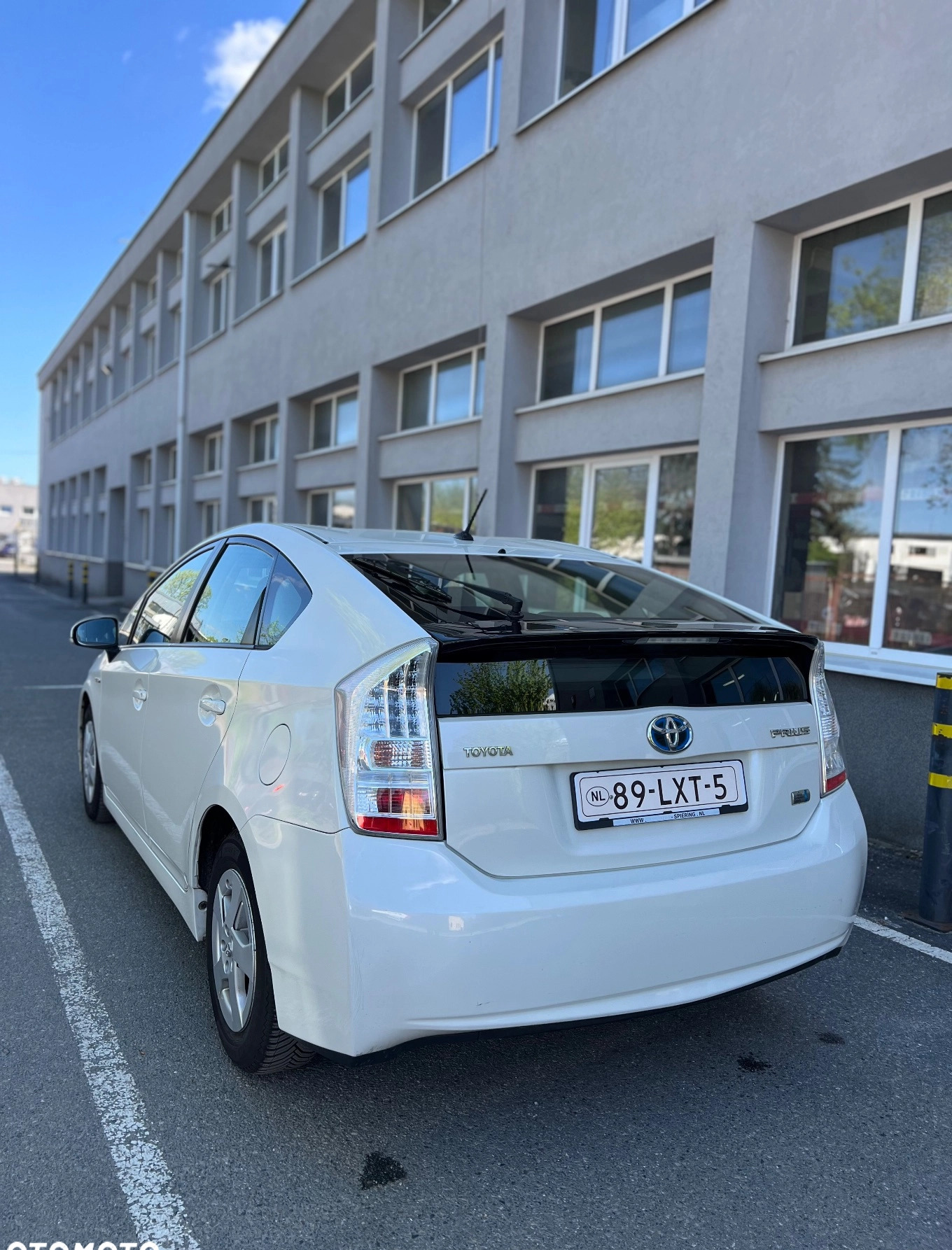 Toyota Prius cena 33500 przebieg: 266000, rok produkcji 2010 z Warszawa małe 106